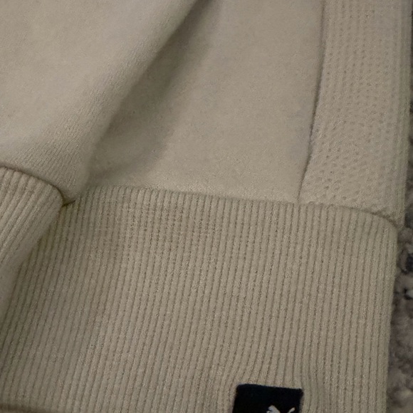 Men’s Puma Cream Hoodie Sweater- size small - Picture 6 of 9